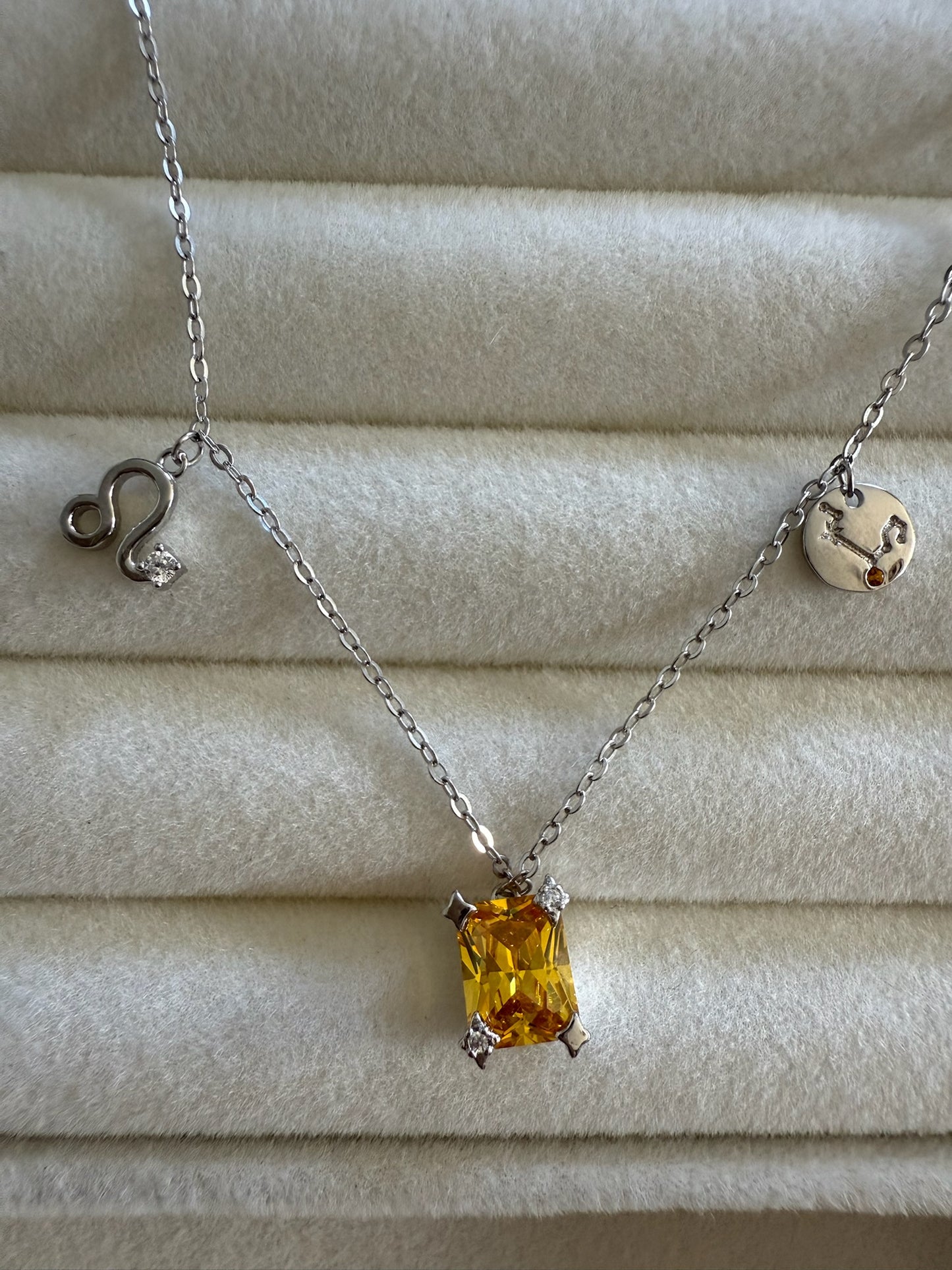 COLLAR SOY LEO