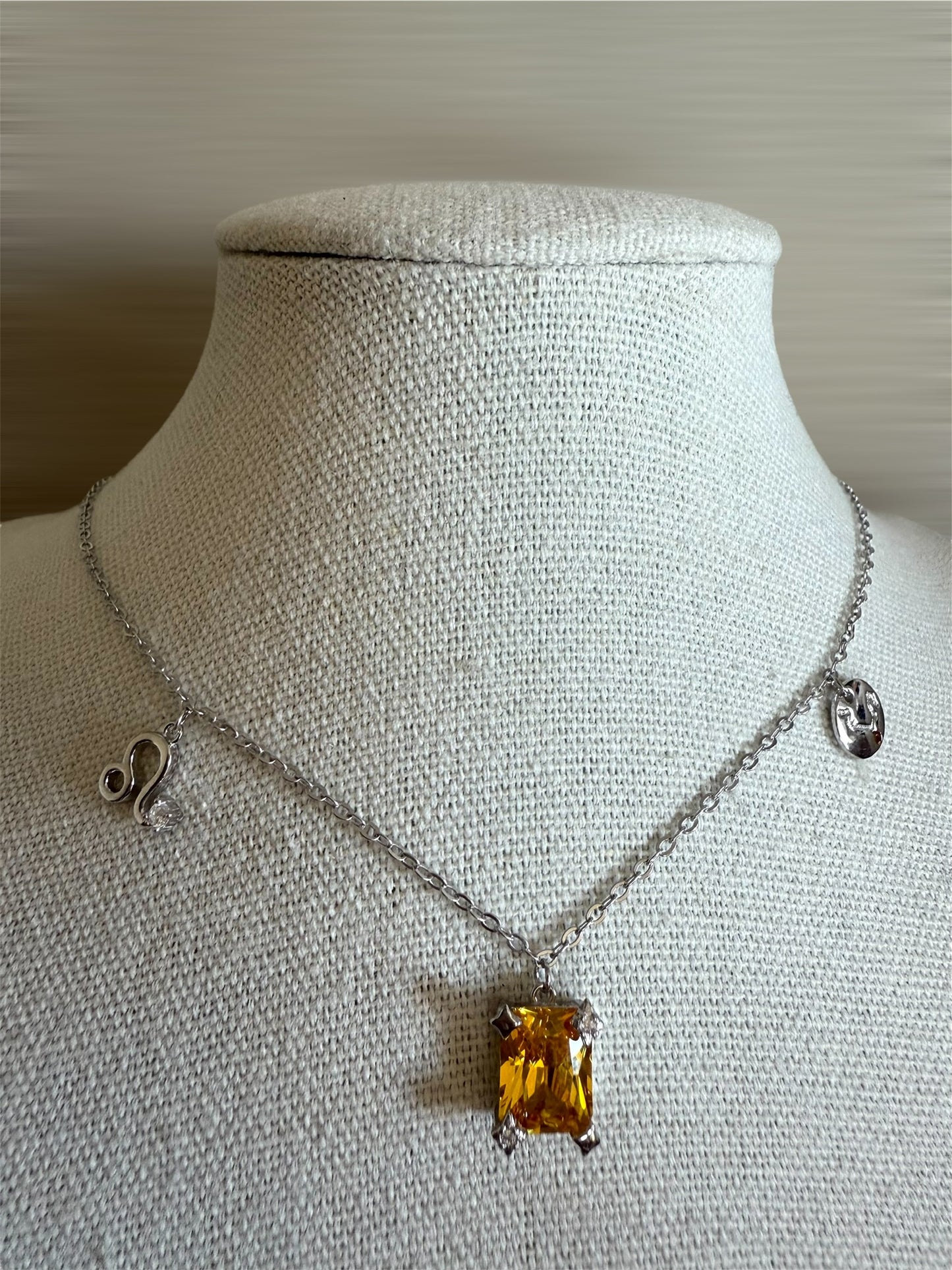 COLLAR SOY LEO